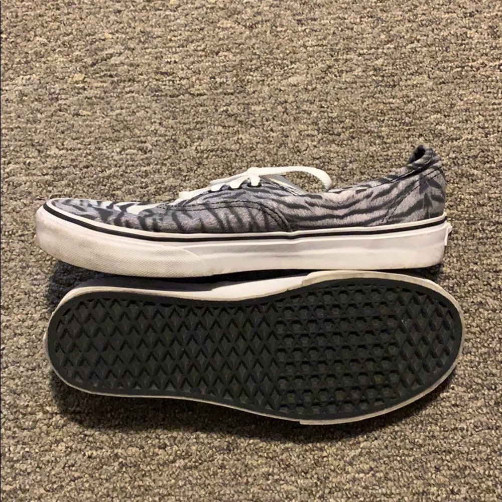 Vans - Picture 2 of 4